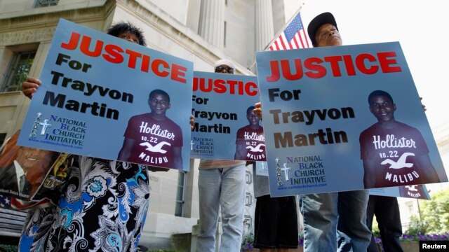 Người biểu tình đòi công lý cho Trayvon Martin bên ngoài Bộ Tư pháp ở Washington, 15/7/2013