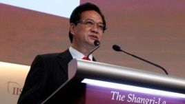 Thủ tướng Việt Nam Nguyễn Tấn Dũng đọc diễn văn trong phiên họp khai mạc cuộc họp Shangri-La bàn về an ninh khu vực Đông Nam Á, ngày 31/5/2013.