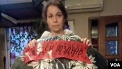 Amernis Jovanovski with funeral wreath sent to her husband, VOA reporter Borjan Jovanovski