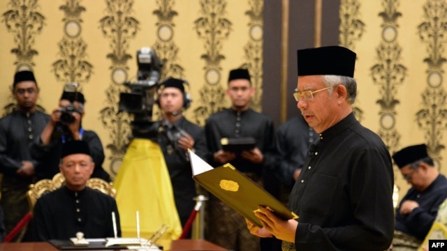 Thủ tướng Najib Razak tuyên thệ nhậm chức 6/5/13