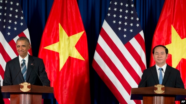 Tổng thống Obama trong cuộc họp báo chung với Chủ tịch Trần Đại Quang tại Hà Nội, ngày 23/5/2016.