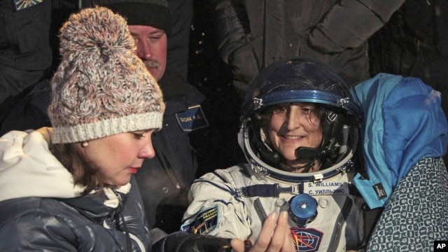 La astronauta estadounidense Sunita Williams llegó a Tierra en buen estado de salud y de buen ánimo luego de cumplir su misión espacial.