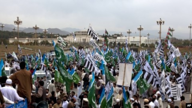 Supporters of religious parties rally against government allowing NATO to resume shipping supplies through the country to its troops in neighboring Afghanistan, near the Parliament in Islamabad, Pakistan, March 27, 2011.