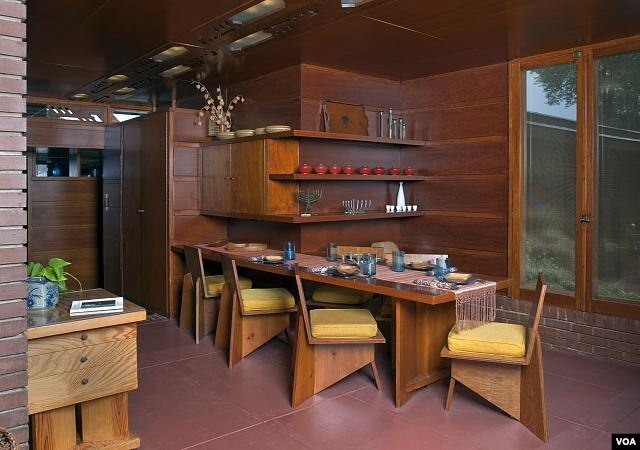 You might use words like “efficient” and “functional” to describe the Rosenbaum House’s living quarters. “Comfy” and “snug,” not so much. (Carol M. Highsmith)