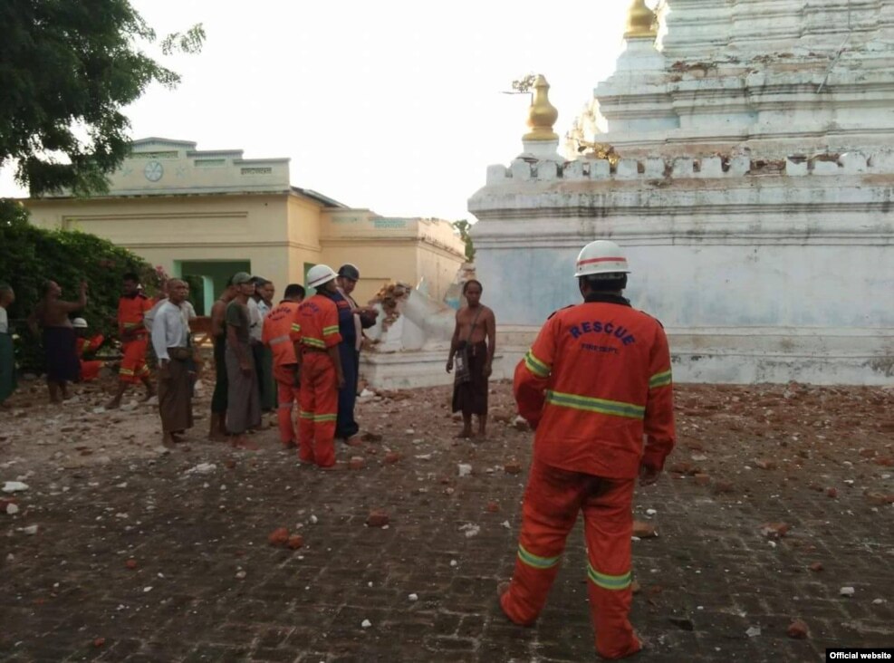 ငလ်င္လႈပ္ခတ္ၿပီး ေရနံေခ်ာင္းၿမိဳ႕နယ္တြင္ ေစတီတစ္ဆူၿပိဳက်မႈျဖစ္ (Myanmar Fire Services Department)
