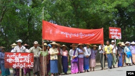 လက္ပံေတာင္းစီမံကိန္း ဖ်က္သိမ္းေရးဆႏၵျပသူမ်ား။ 