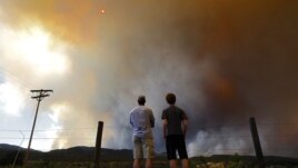 Las llamas continúan destruyendo casas y tierra en High Park, Colorado, cerca de Denver.