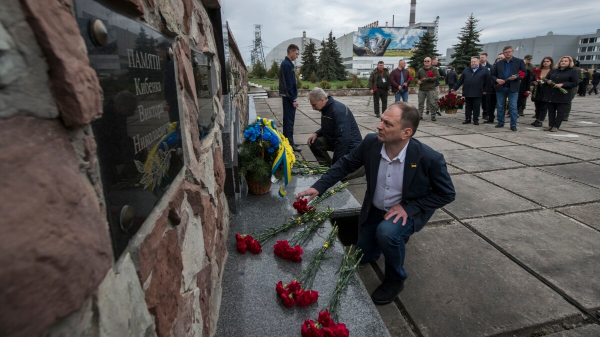 Amid Nuclear Threats Ukrainians Mark 37th Anniversary Of Chernobyl