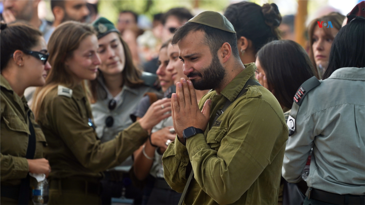 Israelíes entierran a sus soldados caídos mientras Jerusalén respira