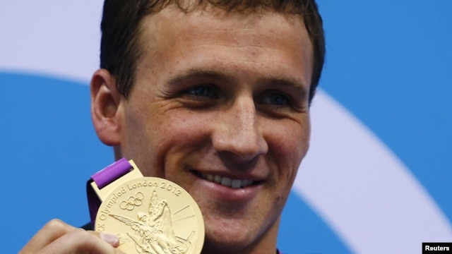 Ryan Lochte of the U.S. poses with his gold medal on the podium after winning the men's 400m individual medley final at the London 2012 Olympic Games at the Aquatics Centre July 28, 2012.