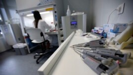 Transplantimi i qelizave ndihmon të paralizuarin të ecë