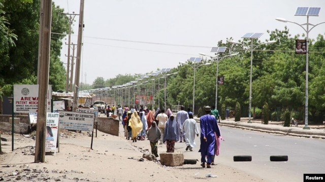 FILE - People flee the northeastern Nigerian city of Maiduguri in Borno State, May 14, 2015.