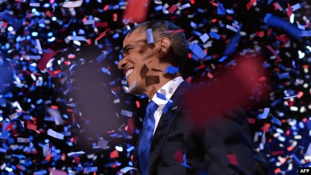 Tổng thống Obama sau khi đọc bài diễn văn chiến thắng tại Chicago, ngày 7/11/2012. 
