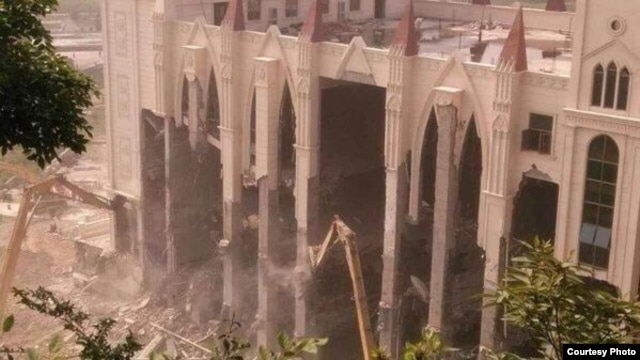 被强拆中的三江教堂(图片来源:蔡淑芳)