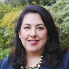 Ủy viên giáo dục Maya Esparza