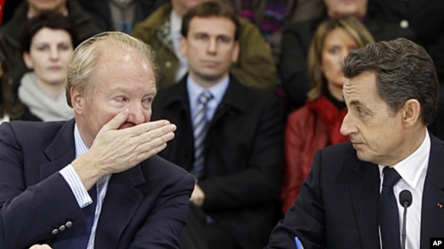 French President Nicolas Sarkozy, right, listens to Interior and Immigration Minister Brice Hortefeux during a meeting on agriculture, in Mayet-de-Montagne, central France. (file photo)
