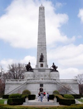 Tourists visit Abraham Lincoln's Tomb in Springfield, Ill.