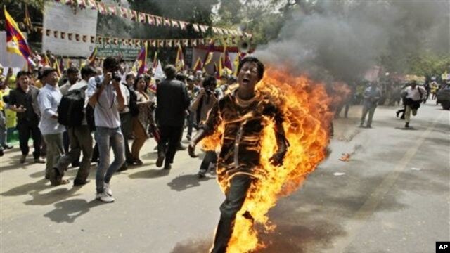 Người Tây Tạng tự thiêu (ảnh tư liệu)