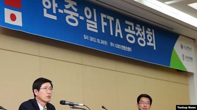 지난해 10월 한국 서울 강남구 삼성동 코엑스에서 열린 한중일 FTA 공청회. (자료사진)