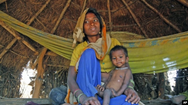 21-month-old Sushila, who weighs 4.5 kg and suffers from severe malnutrition, sits in her mother's lap in Kirwara village of Sheopur district in the central Indian state of Madhya Pradesh, April 2010 (file photo)