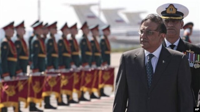 Pakistan's President Asif Ali Zardari, foreground right, walks upon arrival at Moscow airport on Wednesday, May 11, 2011