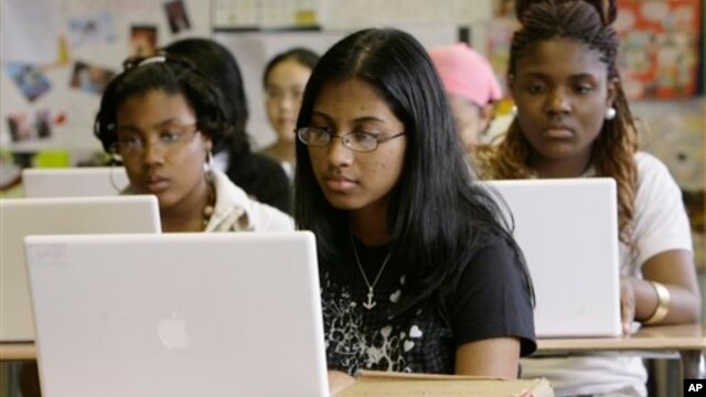 A survey of U.S. middle and high school teachers highlights the need for digital literacy 