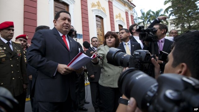 El presidente venezolano Hugo Chávez visita un complejo industrial en Maracaibo, el domingo 22 de julio desde donde nuevamente habló en cadena nacional de radio y televisión.