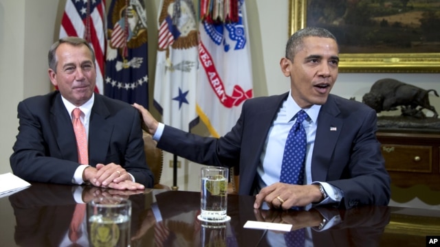 Presiden Barack Obama dan Ketua DPR AS John Boehner (kiri) yang belum mencapai titik temu soal jurang fiskal, membahas isu ini per telepon hari Rabu (5/12). 