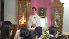 Giáo dân Con Cuông tham dự thánh lễ
