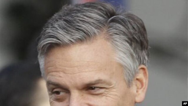 U.S. Ambassador to China Jon Huntsman arrives before President Barack Obama welcomes China's President Hu Jintao during a state arrival on the South Lawn of the White House in Washington, January 19, 2011
