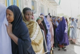 Women line up to cast their ballots in parliamentary elections in Hargeisa in Somaliland. (September 2005)