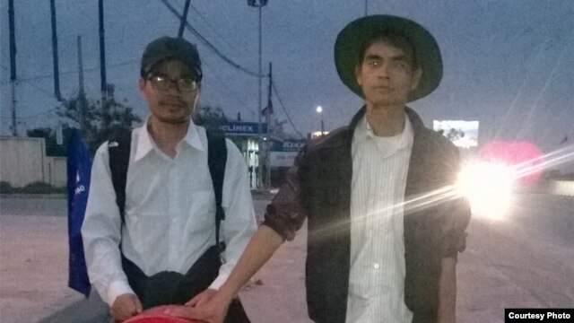 Anh Nguyễn Quang Thạch trong chuyến đi bộ xuyên Việt