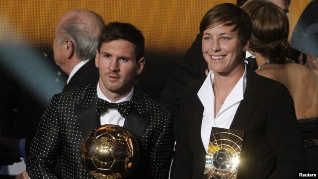 La estadounidense Abby Wambach y Lionel Messi de Argentina dos de los galardonados por la FIFA. 