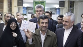 Iran's President Mahmoud Ahmadinejad (l) and Vice-President Mohammad Reza Rahimi, in Tehran. (File photo).
