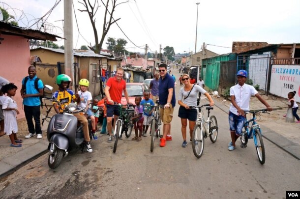 People from all over the world now go on Mulaudzi's bicycle tours, and his success recently resulted in a TripAdvisor Excellence Award. (D. Taylor/VOA)