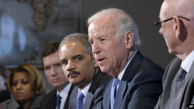 Phó Tổng thống Joe Biden nói rằng vấn đề bạo động bằng súng đòi hỏi hành động “ngay tức khắc” và “khẩn cấp.” (AP Photo/Susan Walsh)