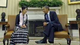 President Barack Obama meets with Aung San Suu Kyi in the Oval Office of the White House, Sept. 19, 2012.
