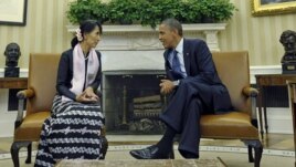 President Barack Obama meets with Aung San Suu Kyi in the Oval Office of the White House, Sept. 19, 2012.