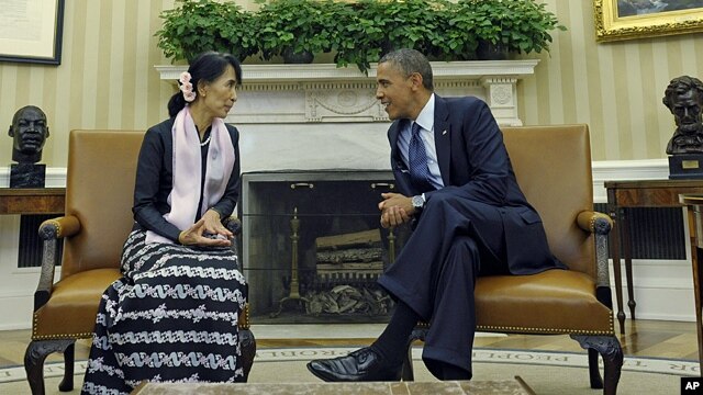 President Barack Obama meets with Aung San Suu Kyi in the Oval Office of the White House, Sept. 19, 2012.