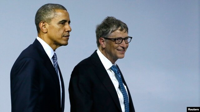 Tổng thống Mỹ Barack Obama và người đồng sáng lập công ty Microsoft Bill Gates tới cuộc họp tại Hội nghị biến đổi khí hậu Thế giới 2015 (COP21) tại Le Bourget, gần Paris, ngày 30/11/2015.