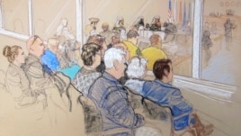 Des membres des familles des victimes des attentats du 11 septembre 2001 suivent les audiences à Guantanamo
