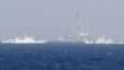 Tàu của lực lượng tuần duyên Trung Quốc bảo vệ giàn khoan 981 hồi năm ngoái. 