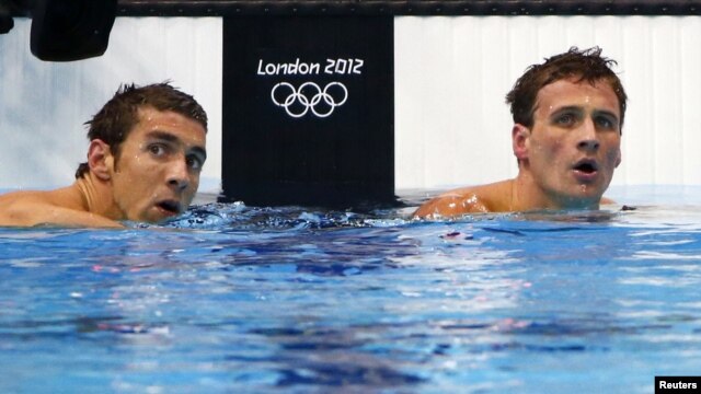 Michael Phelps (L) and Ryan Lochte of the U.S. check their times after their men's 200m individual medley semi-final during the London 2012 Olympic Games at the Aquatics Centre, August 1, 2012. 