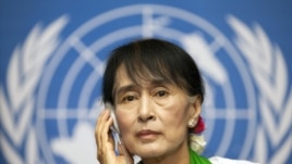 Burmese pro-democracy leader Aung San Sui Kyi attends a news conference after addressing the 101st session of the International Labor Conference of the International Labor Organization at the United Nations European headquarters in Geneva, June 14, 2012.