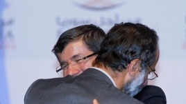 Turski ministar inostranih poslova Ahmed Davutoglu čestita šefu Sirijske nacionalne koalicije Muazu Al Katibu.