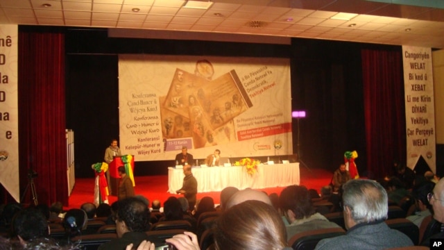 Wêneyek ji konferanseke berê ya ser çand û edebîyata Kurdî