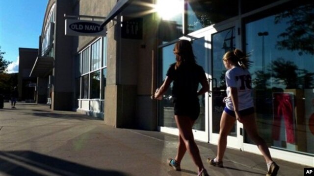 Shoppers walk by stores amid higher consumer confidence this month, which jumped to the highest level since February, in Methuen, Massachusetts, September 24, 2012.