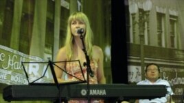 Lize Wiid, keys specialist and Levine’s close musical collaborator (L. Levine)