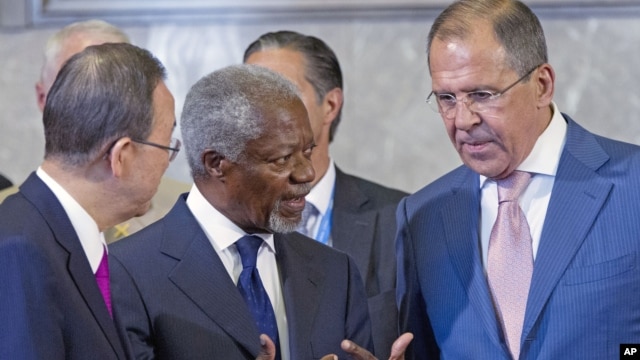 A June 30, 2012 photo shows Kofi Annan, Joint Special Envoy of the U.N. and the Arab League for Syria (C), U.N. Secretary-General Ban Ki-moon (L), and Russian FM Sergei Lavrov at the United Nations, Geneva, Switzerland. 