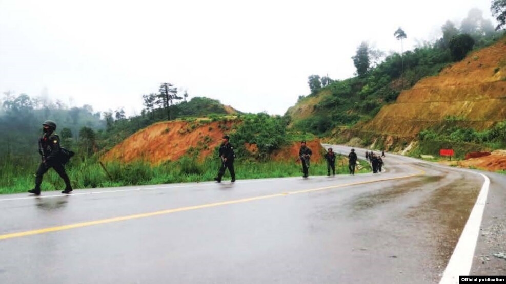 ကရင္လူထု အေျချပဳအဖြဲ႕အစည္း(၃)ဖြဲ႕ကေန ထုတ္ေ၀ခဲ့တဲ့ လွပေသာ စကားလံုုးမ်ားႏွင့္ အက်ည္းတန္ ရုုပ္ဆိုုးေသာလုုပ္ ရပ္မ်ား၊ အာရွအေဝးေျပး လမ္းမၾကီး၊ ကရင္ျပည္နယ္၊ျမန္မာႏိုင္ငံ”အစီရင္ခံစာ
“Beautiful Word, Ugly Actions: The Asian Highway in Karen State"